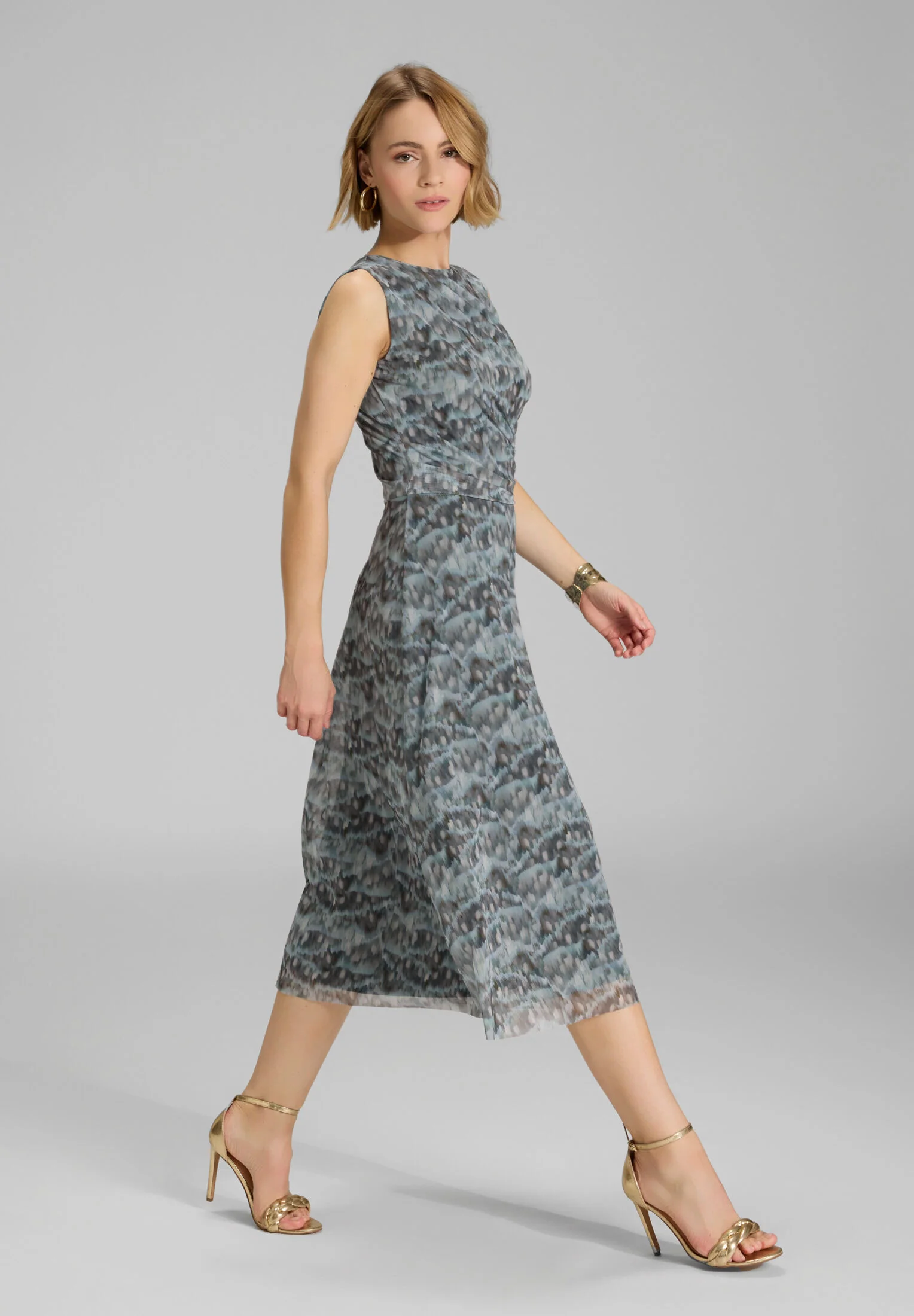 Midi Kleid aus weichem Mesh mit abstraktem Animal Print - Image 5