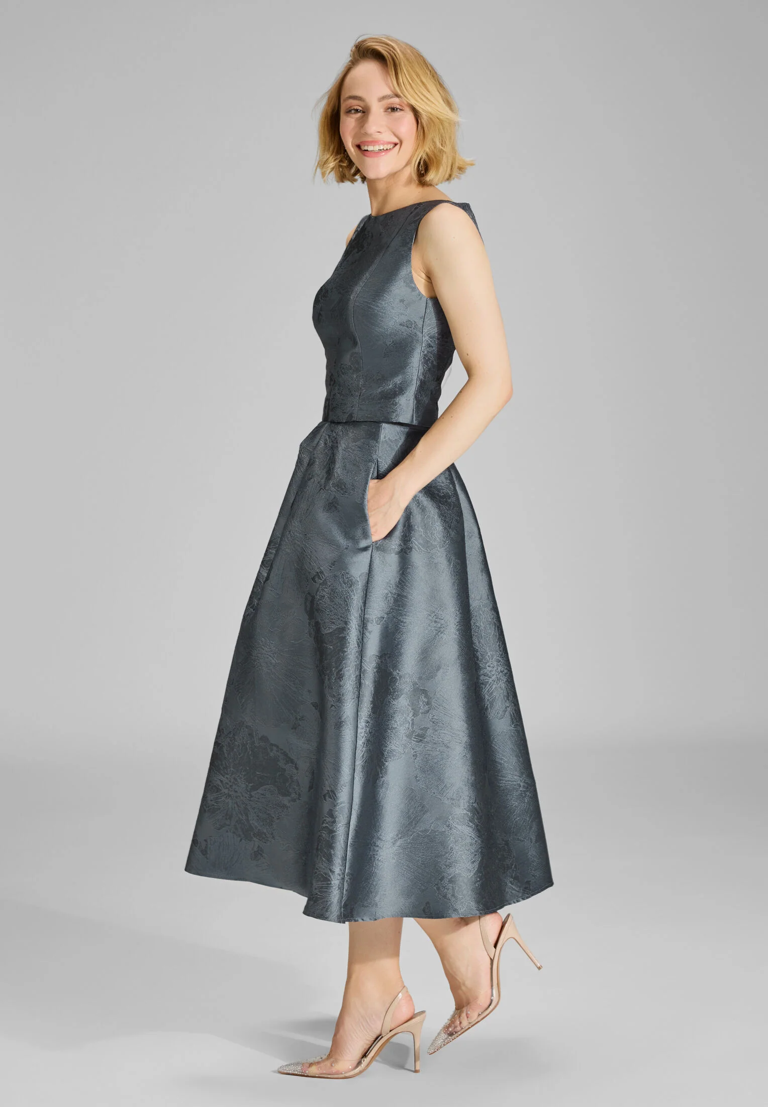 Oberteil aus floralem Jacquard mit V-Ausschnitt - Image 5