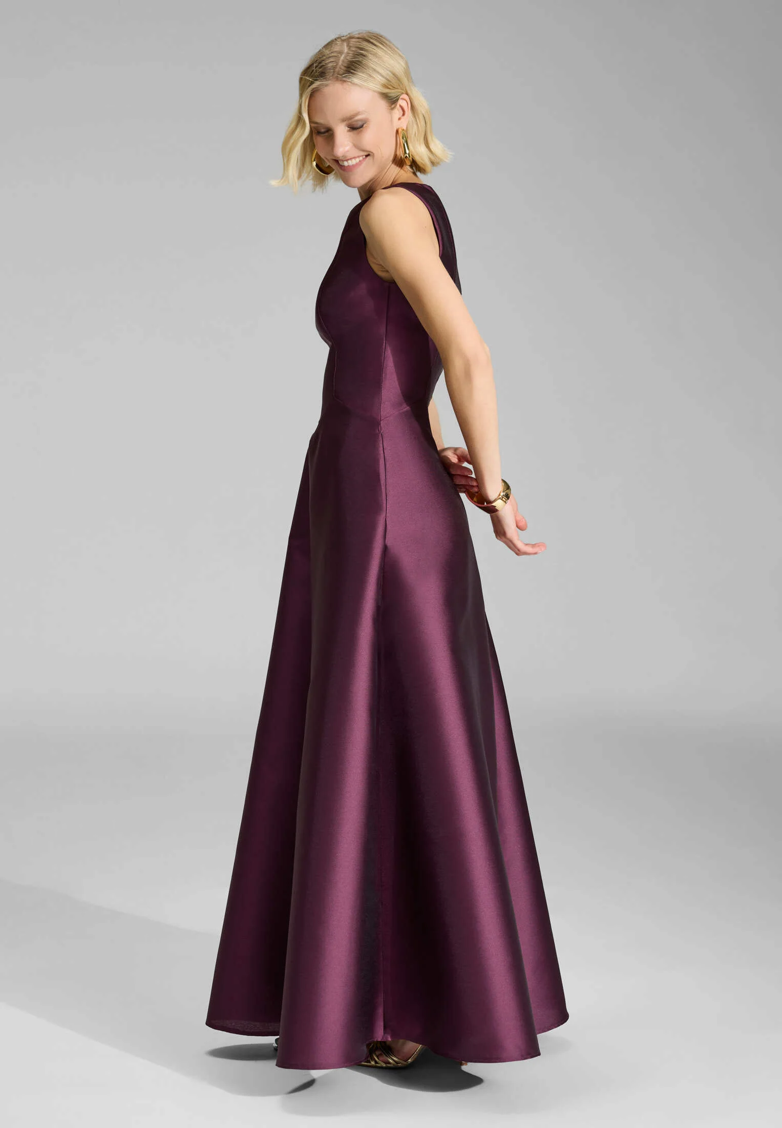 Robenartiges Abendkleid mit Eingrifftaschen - Image 11