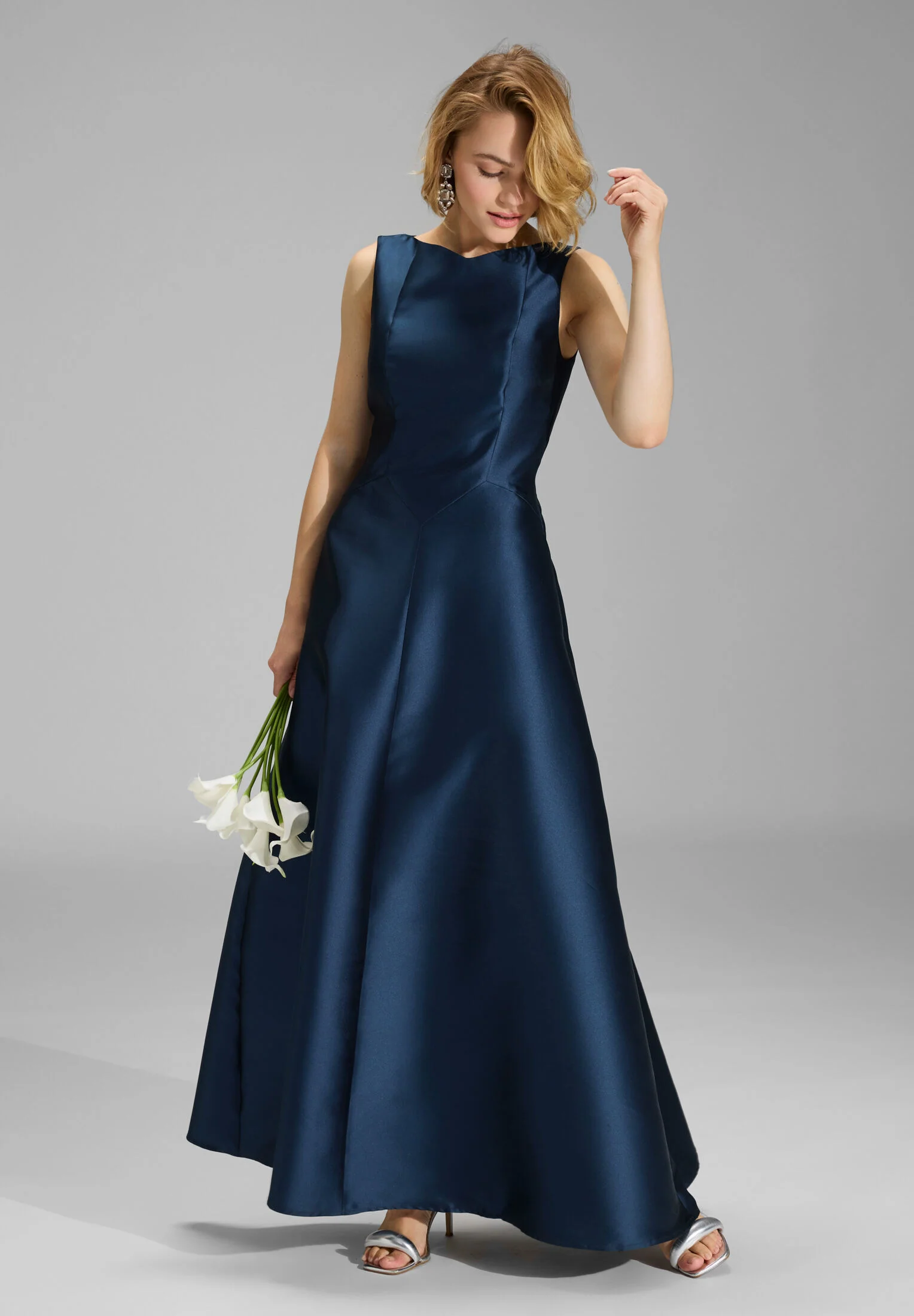 Robenartiges Abendkleid mit Eingrifftaschen - Image 5