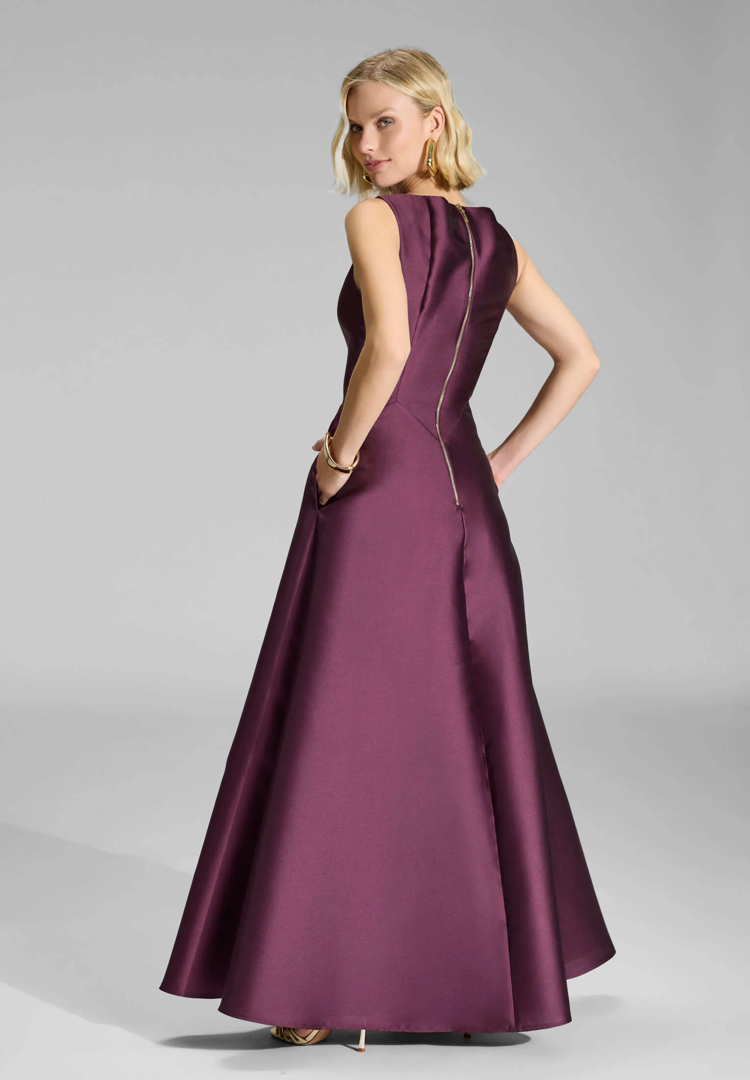 Robenartiges Abendkleid mit Eingrifftaschen - Image 8