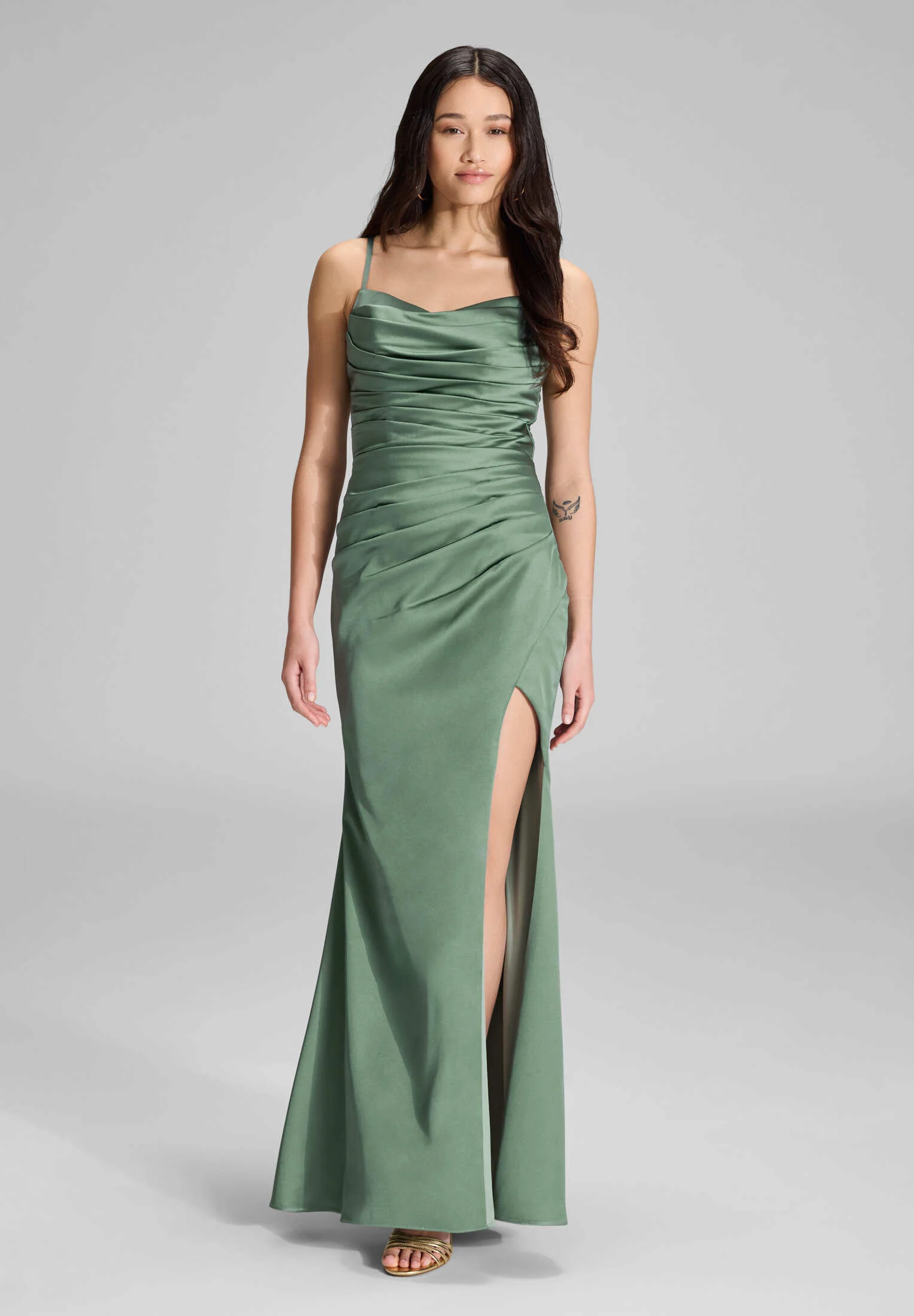 Satinkleid mit Raffungen und hohem Beinschlitz - Image 7