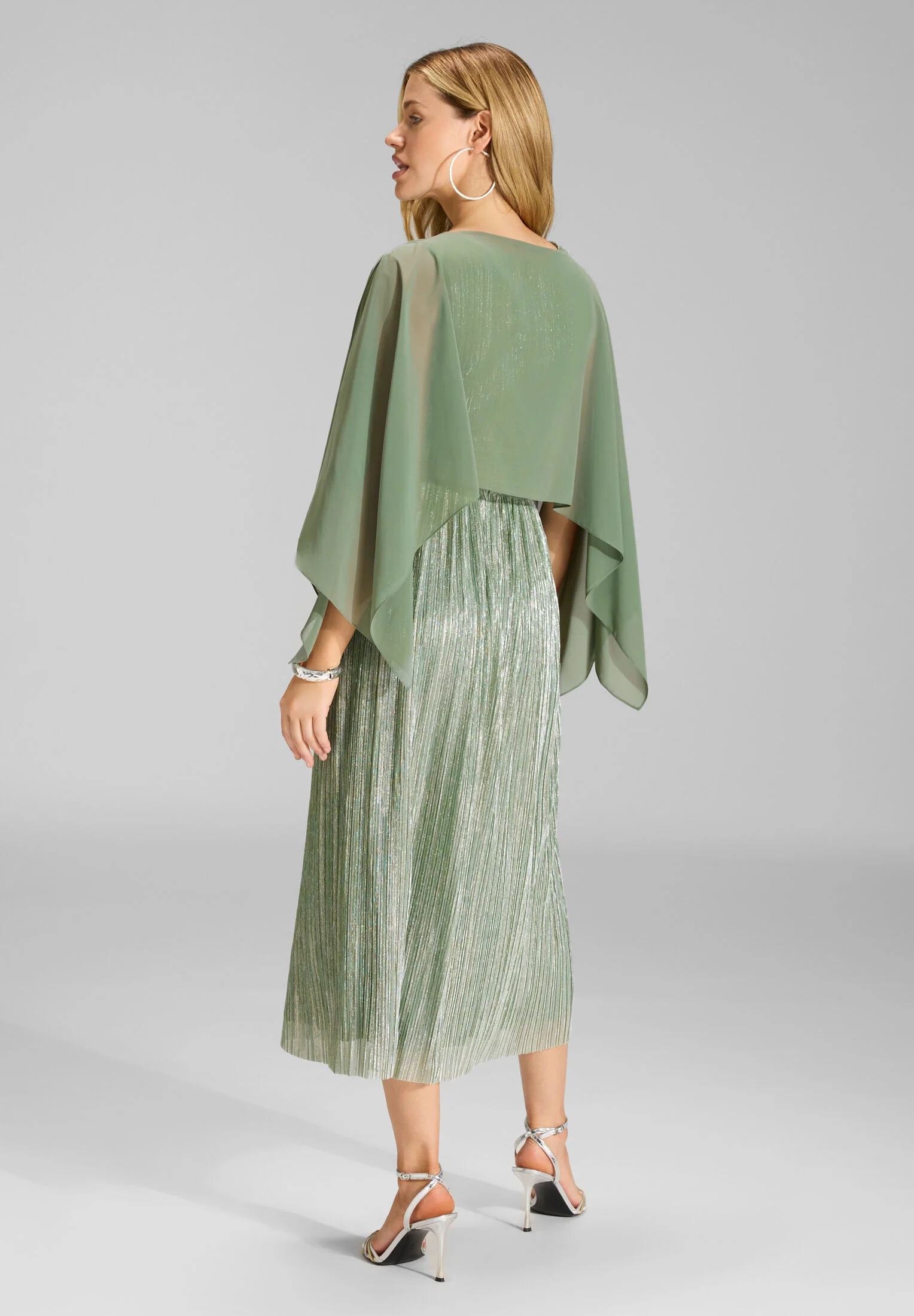 Schlupf-Stola aus Chiffon mit Ärmelschlitzen - Image 13