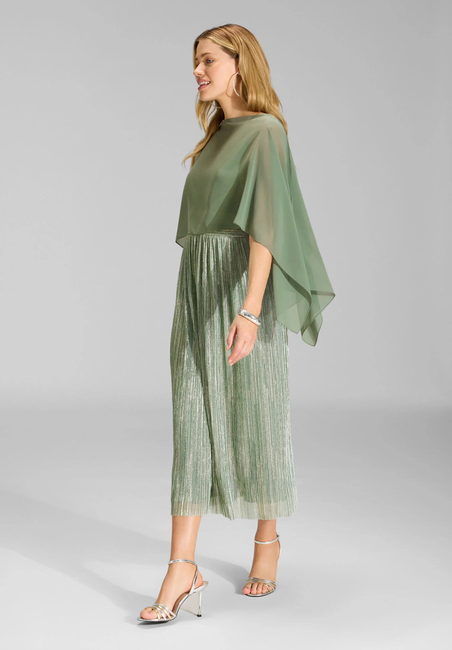 Schlupf-Stola aus Chiffon mit Ärmelschlitzen - Image 16