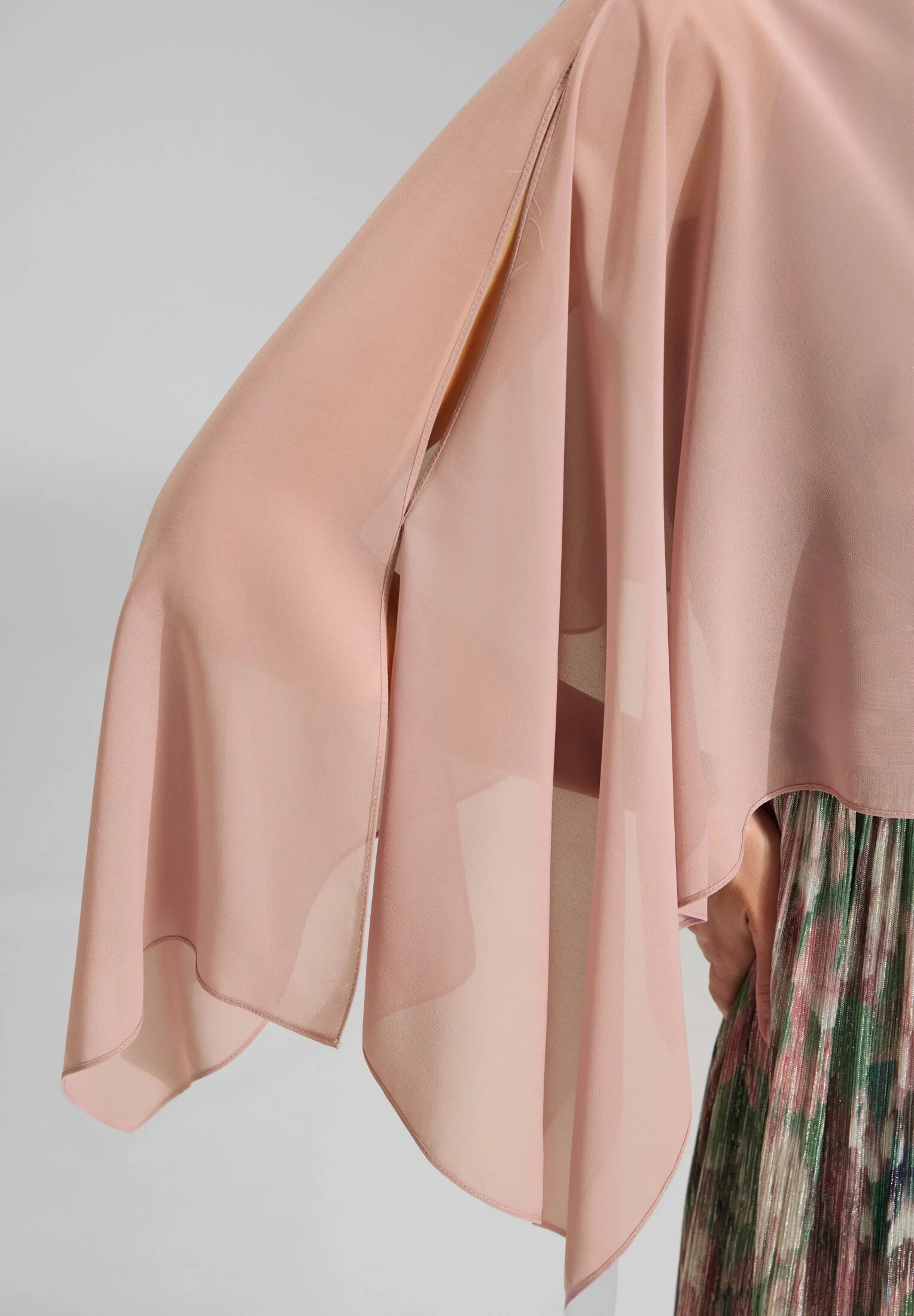 Schlupf-Stola aus Chiffon mit Ärmelschlitzen - Image 27