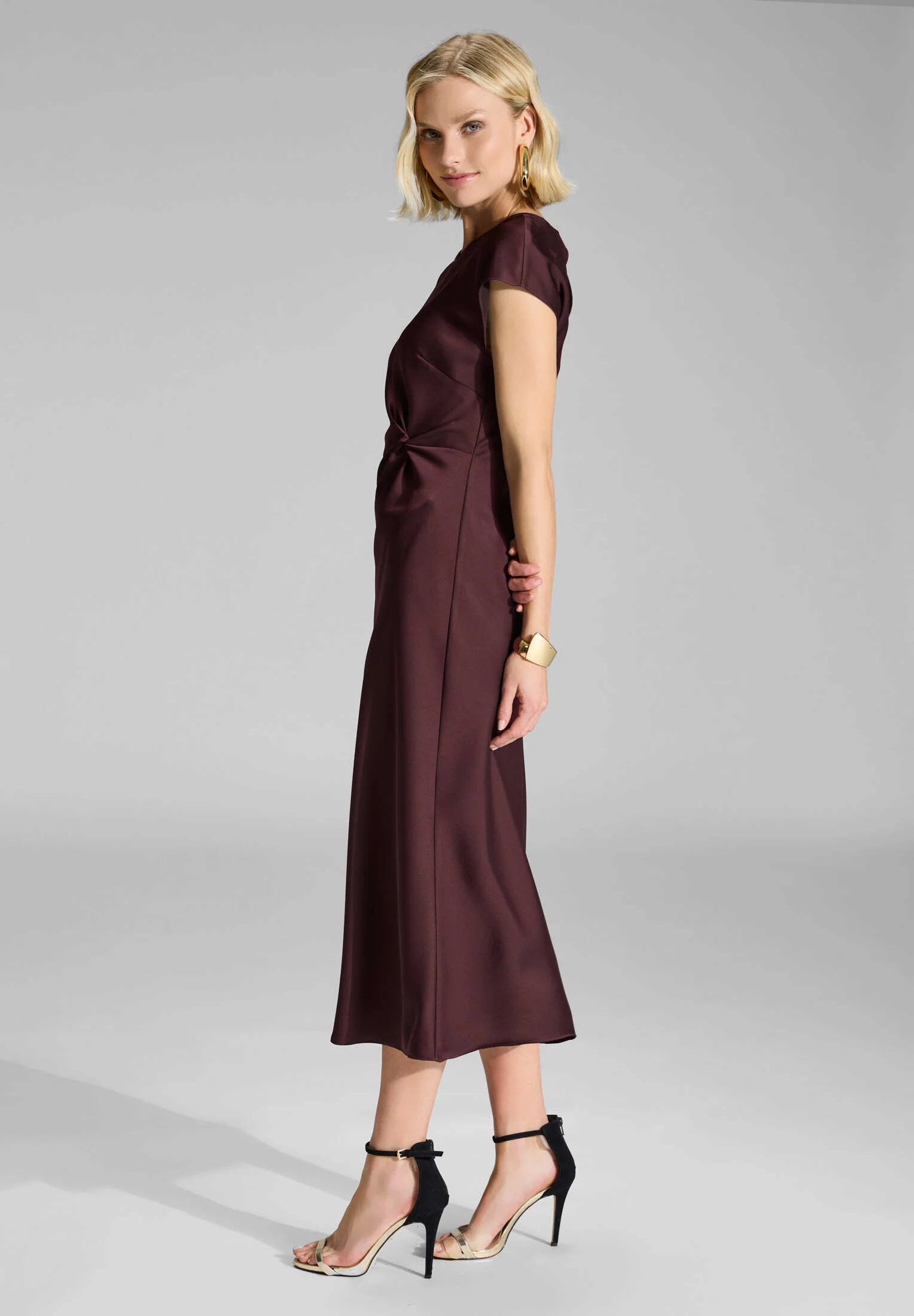 Slip Dress aus Satin mit Twist Detail - Image 11