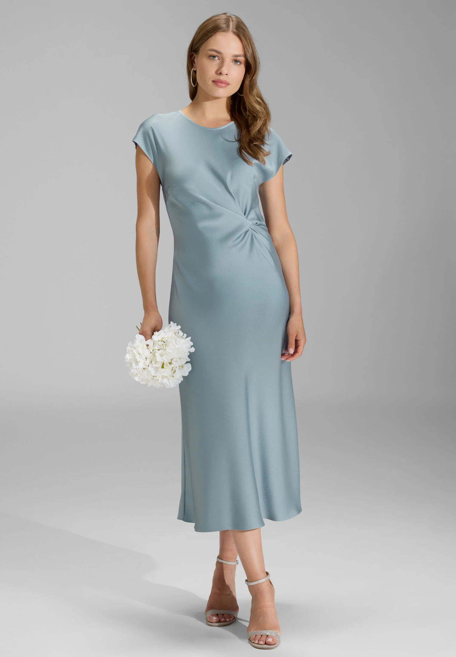 Slip Dress aus Satin mit Twist Detail - Image 13