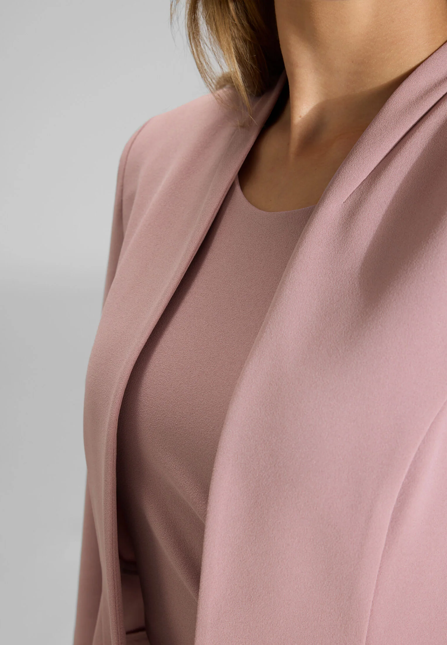 Taillierte Jacke aus Jersey Crêpe - Image 28